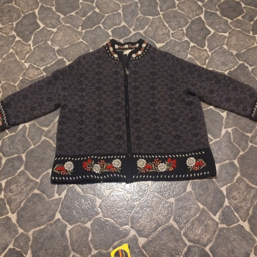 August Max women's lambs wool sweater VINTAGE